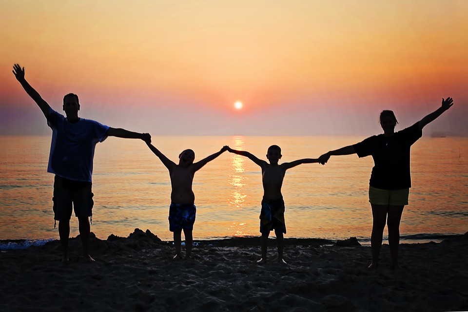 Junior Travels for Free – Holidaying with Family the Thai Way!