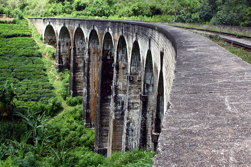 Visit the Demodara 9 Arches Bridge – A Must Visit Spot in Ella!