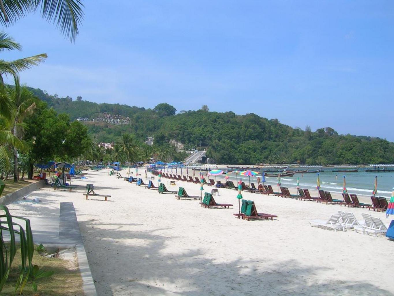 Sunbed Operators Request for More Areas to Operate on Patong Beach in Phuket