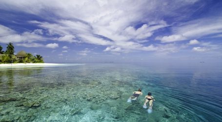Tourists Continue to Arrive in the Maldives