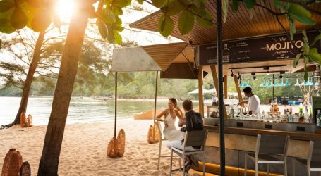 Foreign Tourists Arrive in Phuket Once More – Other Thai Destinations Also Reopen