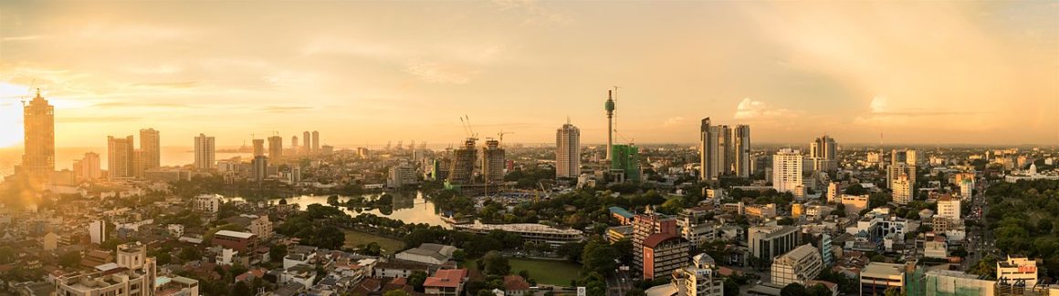 1280px-Colombo_sunset_skyline_Jul_2016
