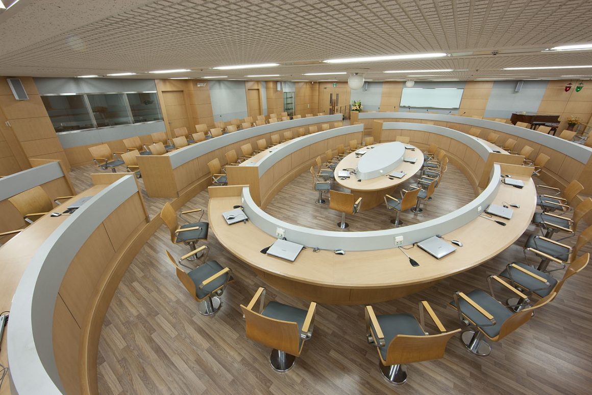 1280px-Scu-international_conference_room