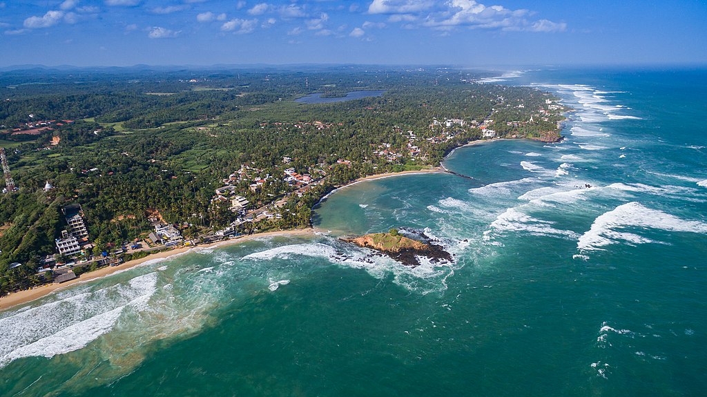 Mirissa_beach_aerial_(29448581263)