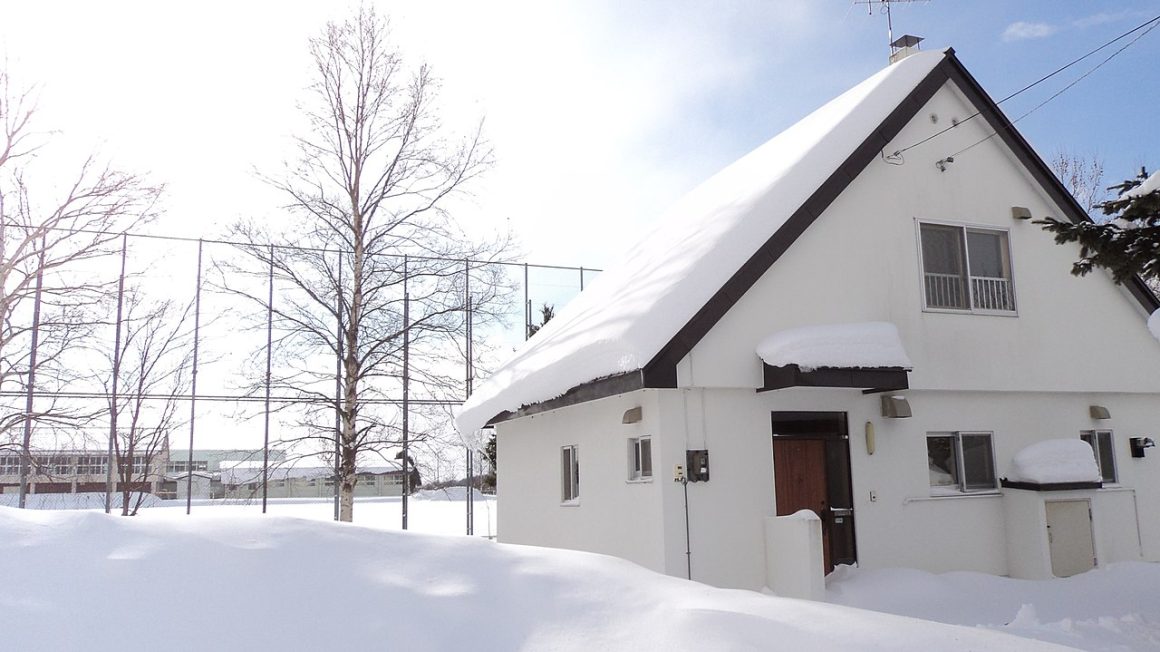 House_Covered_in_Ice_Yuni_Hokkaido
