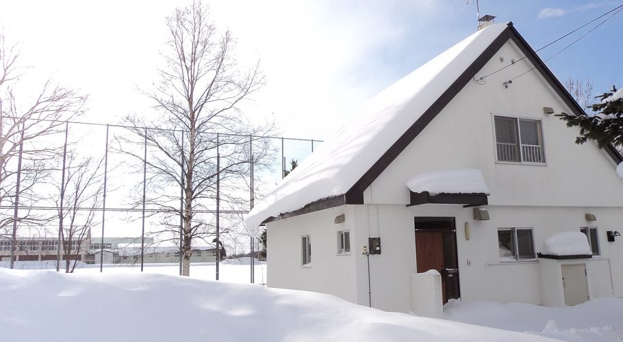House_Covered_in_Ice_Yuni_Hokkaido
