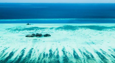 The First Tourist of 2023 Welcomed in the Maldives
