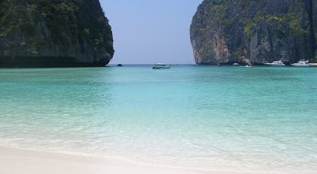 Maya Bay in Krabi, Thailand Reopens for Tourists – Balancing Tourism and Conservation